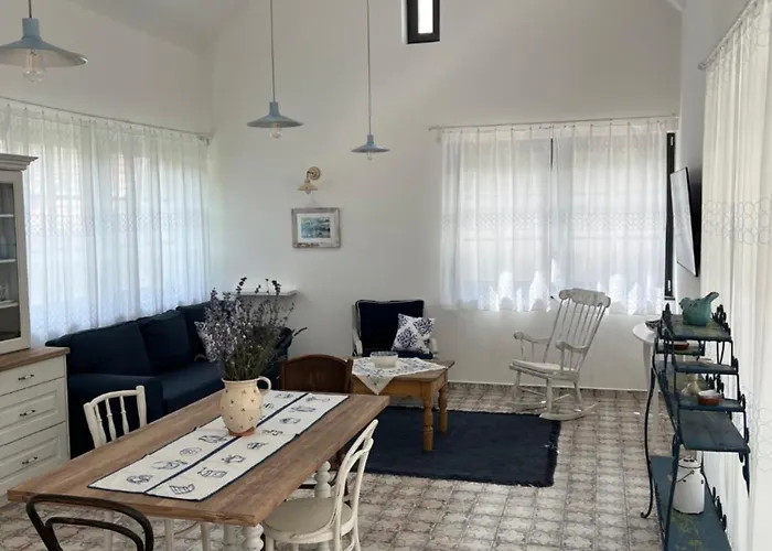 Kiskuetyue Villa Balatonhenye